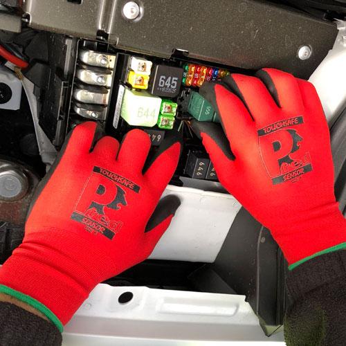 Sensor gloves changing fuses
