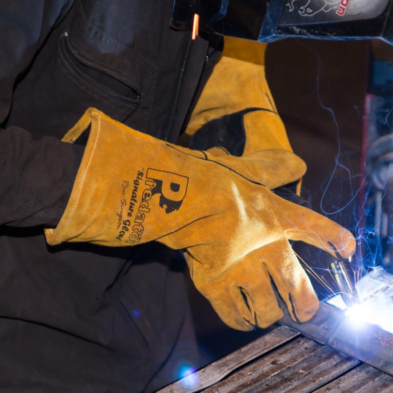 Different types of heat-resistant gloves